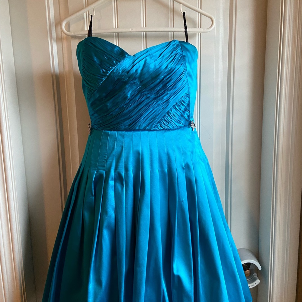 Betsy Johnson formal Knee-length dress